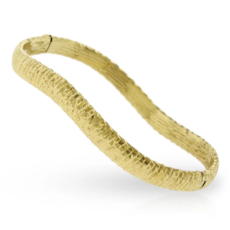 Women's 10k Yellow Gold 7-inch Fancy Wavy Diamond Cut Hammered Bangle Bracelet