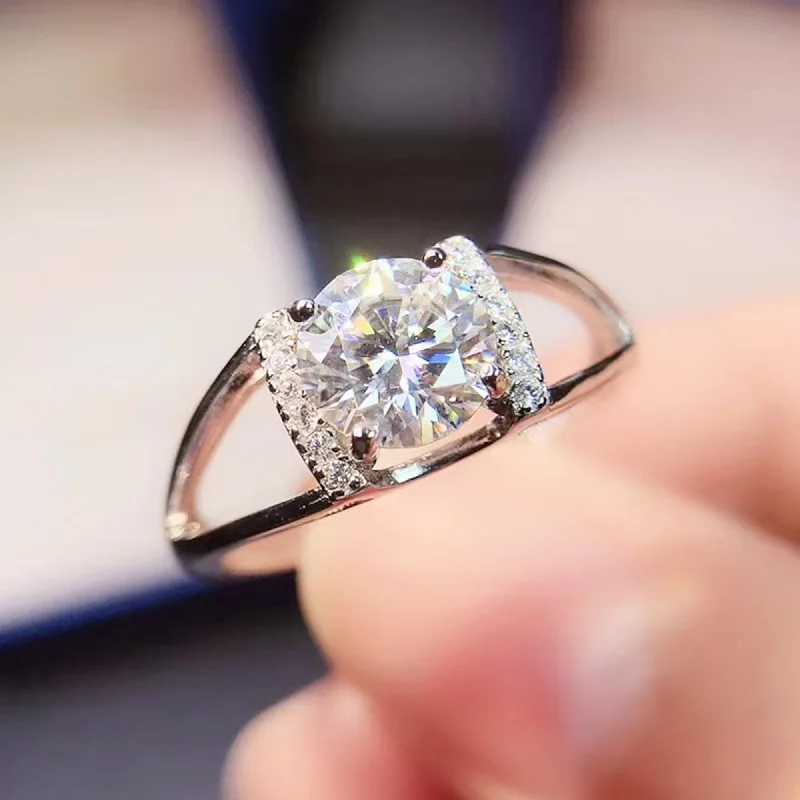 1 CT Round Moissanite Engagement Ring For Her